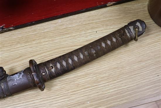 A WW2 Japanese katana with standard mounts, the blade with wavy hamon 98cm